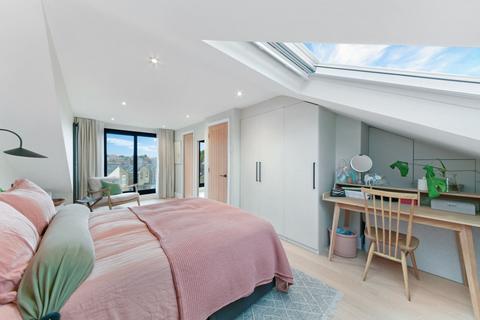 1 Gordon Road, Surbiton, KT5 9AR