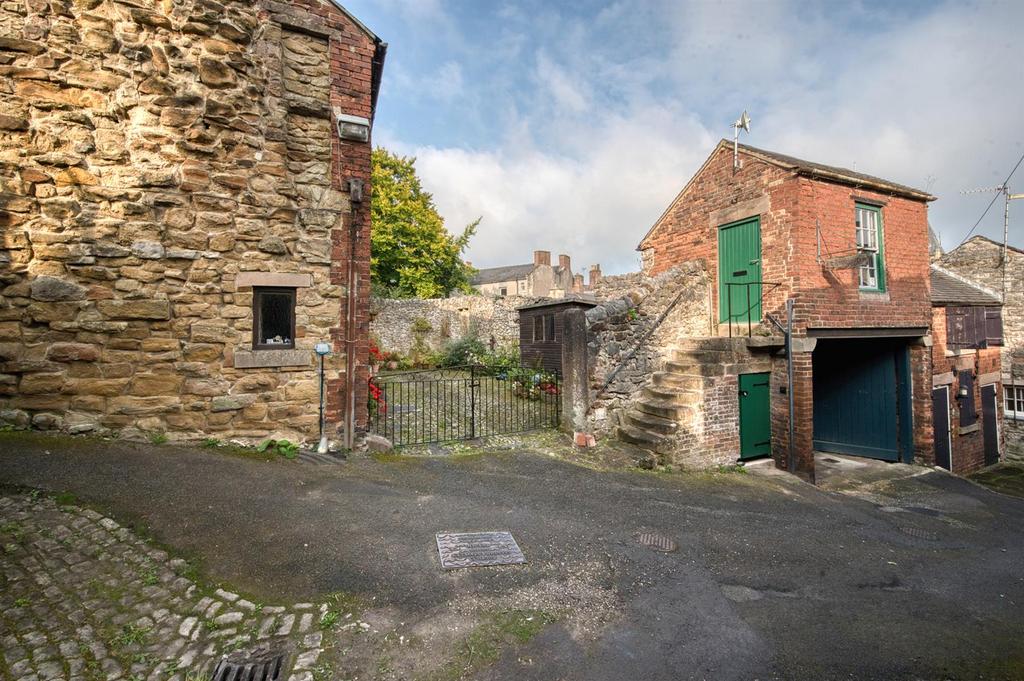Driveway - gate.jpg