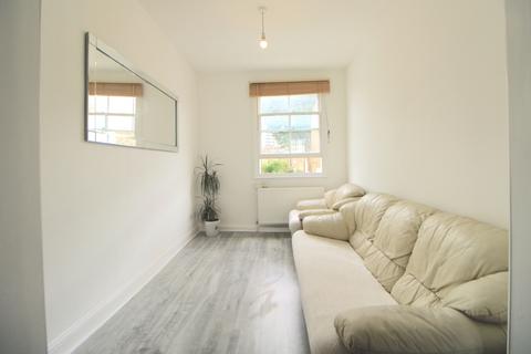 3 bedroom maisonette to rent, King Henrys Walk, London, N1