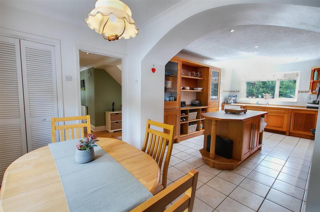 Kitchen/Breakfast Room