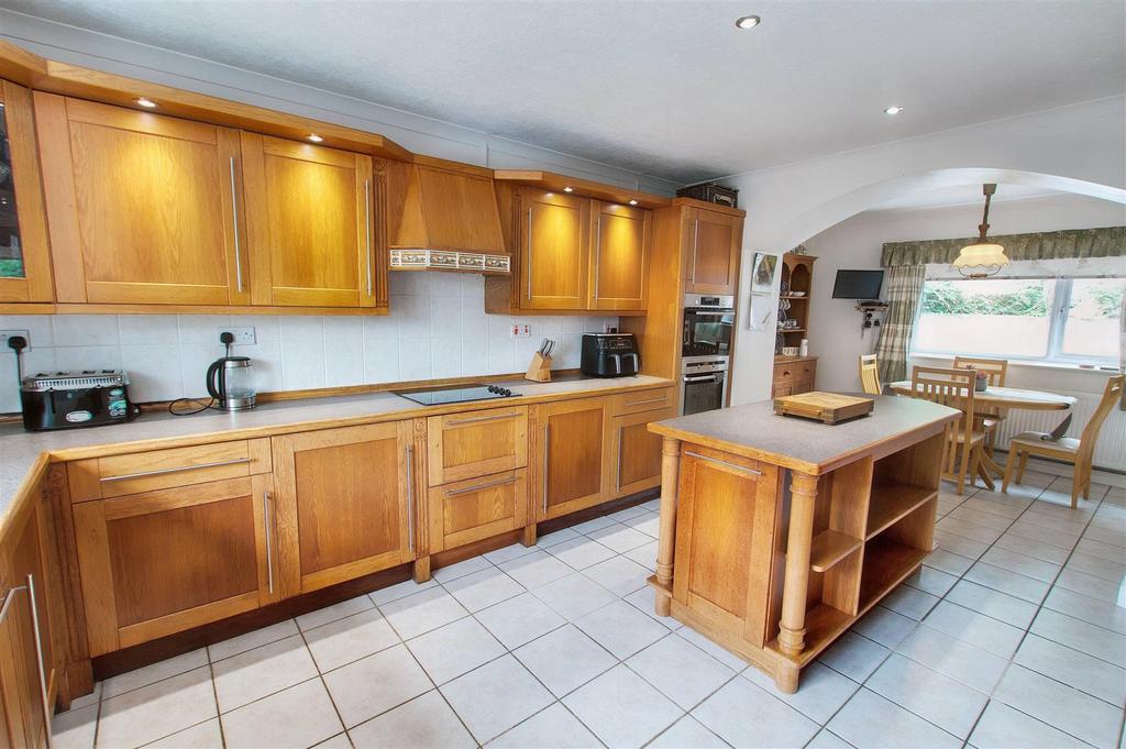 Kitchen/Breakfast Room