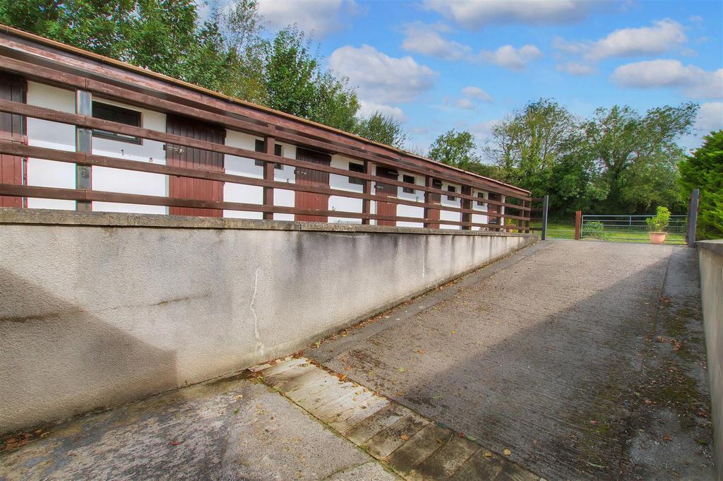 Drive up to stables