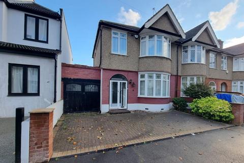 3 bedroom end of terrace house for sale, Ashburton Avenue, Ilford