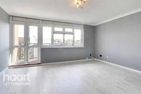 3 bedroom flat to rent, Howell Court, Leyton, E10