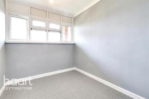 3 bedroom flat to rent, Howell Court, Leyton, E10