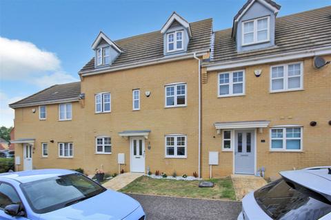 3 bedroom townhouse for sale, Vicarage Road, Rushden NN10