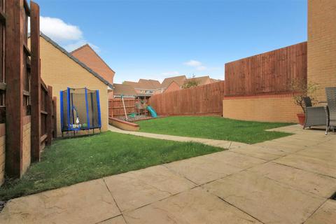 3 bedroom townhouse for sale, Vicarage Road, Rushden NN10