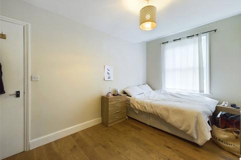 2 bedroom flat to rent, Hoe Street, Walthamstow, London E17