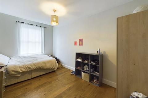 2 bedroom flat to rent, Hoe Street, Walthamstow, London E17