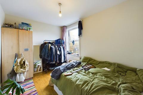 2 bedroom flat to rent, Hoe Street, Walthamstow, London E17