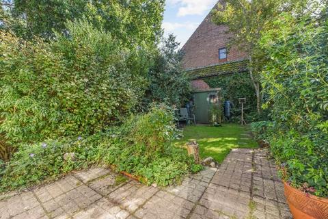 12 Sandy Close, Petersfield, GU31 4HF