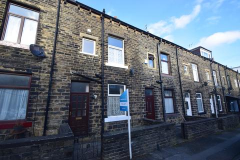 3 bedroom terraced house to rent, Mannville Grove, Keighley BD22