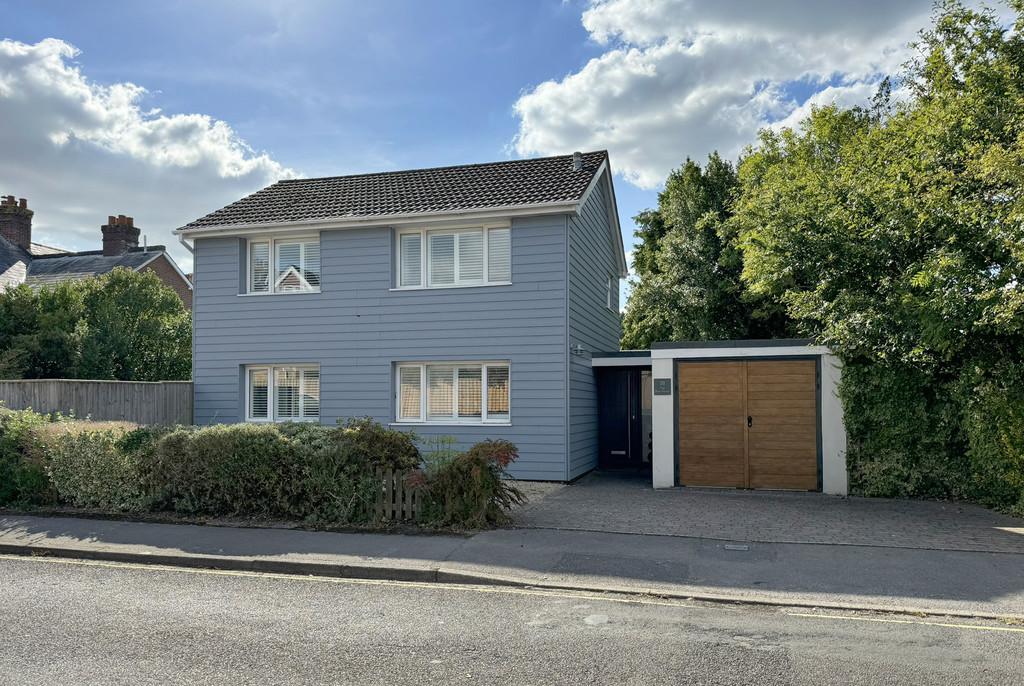Queen Elizabeth Avenue, Lymington SO41 3 bed detached house for sale