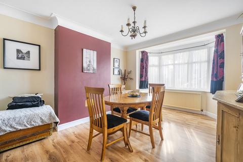 17 Harcourt Field, Wallington, SM6 8BA