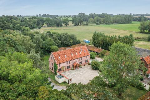 6 bedroom barn conversion for sale, Scoulton