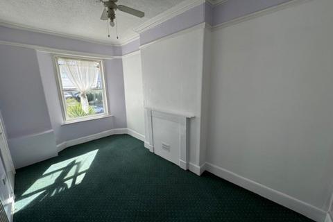 2 bedroom flat to rent, Sands Road, Paignton TQ4