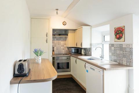 3 bedroom cottage for sale, High Street, Borth