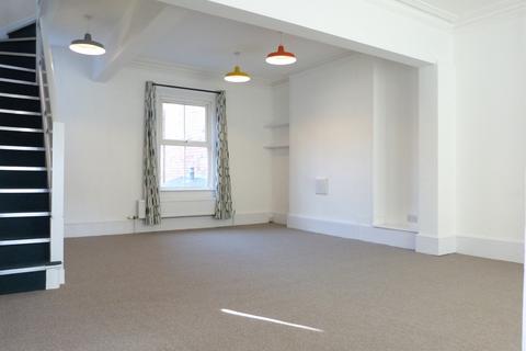 4 bedroom terraced house to rent, Sansome Walk, Worcester