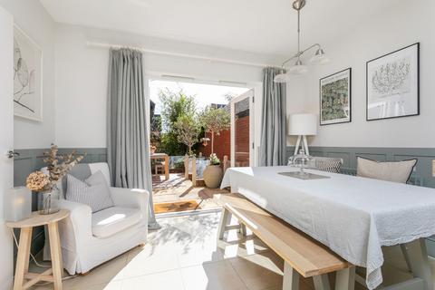 1 Monks Walk, Winchester, SO23 7GD