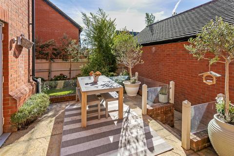 1 Monks Walk, Winchester, SO23 7GD