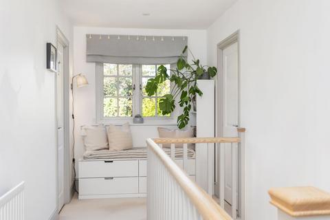 1 Monks Walk, Winchester, SO23 7GD