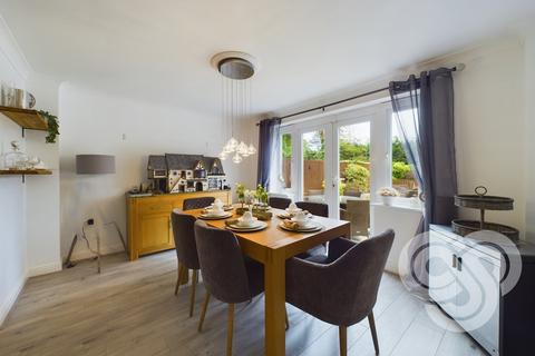 19 Furrows Drive, Burton-on-trent, DE13 0RH