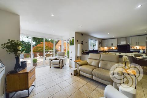 19 Furrows Drive, Burton-on-trent, DE13 0RH