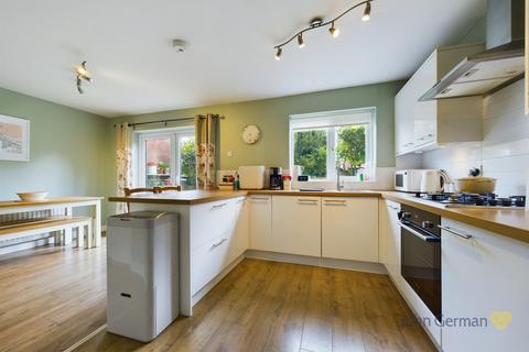 17 Shipton Drive, Uttoxeter, ST14 7NJ