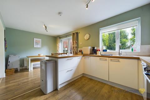 17 Shipton Drive, Uttoxeter, ST14 7NJ