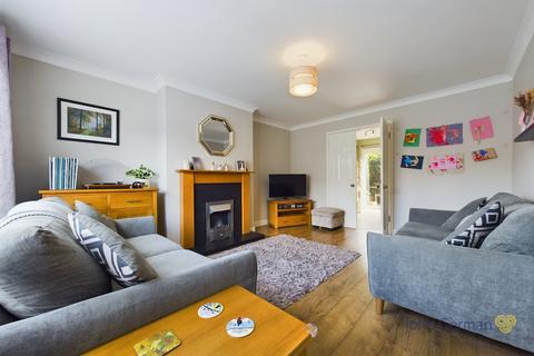 17 Shipton Drive, Uttoxeter, ST14 7NJ
