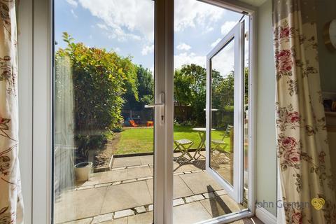 17 Shipton Drive, Uttoxeter, ST14 7NJ