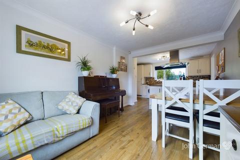 32 Mallens Croft, Bramshall, Uttoxeter, ST14 5NG