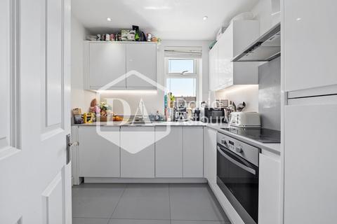 4 bedroom end of terrace house to rent, Frobisher Road, Turnpike Lane , London