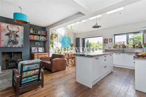 4 bedroom semi-detached house for sale, River Avenue, London, N13