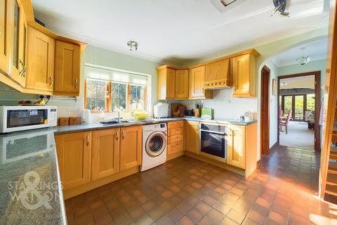 3 bedroom chalet for sale, Fundenhall Road, Hapton, Norwich