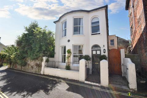 3 bedroom detached house for sale, Bellevue Road, Ryde, PO33 2HA