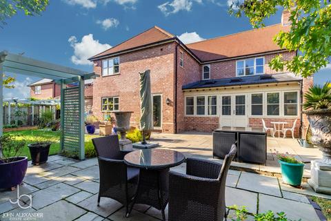 4 bedroom detached house for sale, Salis Close, Tiptree