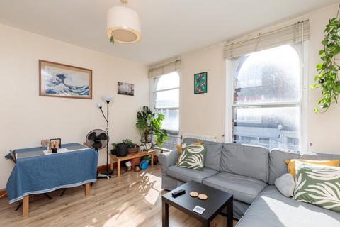 2 bedroom flat to rent, Orford Road, London E17