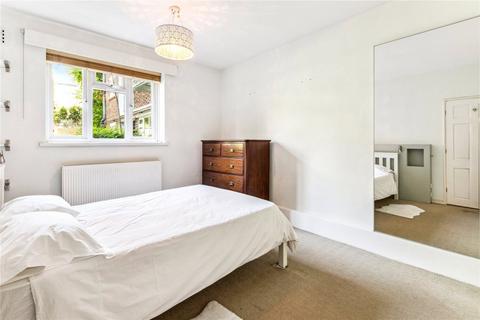 3 bedroom apartment to rent, Nightingale Lane, London, SW12