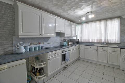82 Five Acres, Harlow, CM18 6XA