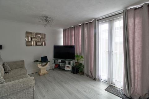 82 Five Acres, Harlow, CM18 6XA