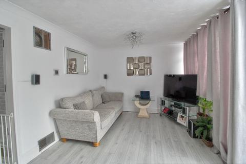 82 Five Acres, Harlow, CM18 6XA