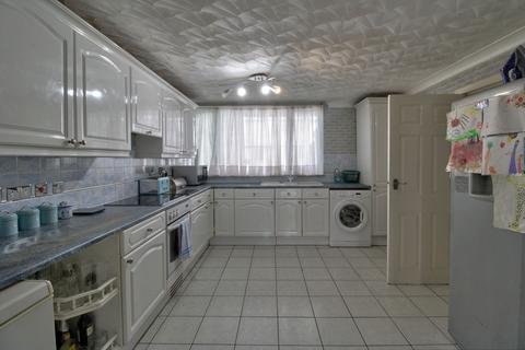 82 Five Acres, Harlow, CM18 6XA