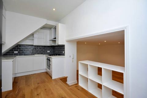 2 bedroom mews to rent, Craven Mews, Clapham, London, SW11