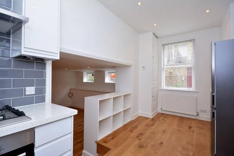 2 bedroom mews to rent, Craven Mews, Clapham, London, SW11