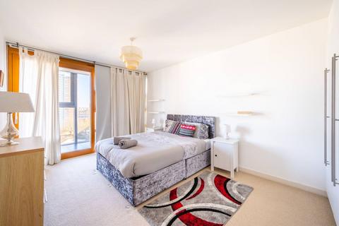 1 bedroom flat to rent, Falcon Wharf, Battersea, London, SW11