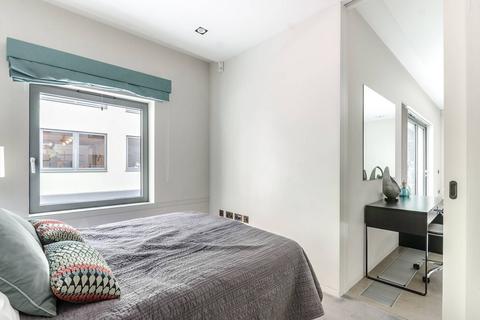 2 bedroom flat to rent, Babmaes Street, St James's, London, SW1Y