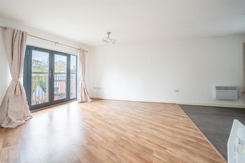 3 bedroom apartment to rent, Heworth Croft, York, YO31 7SN