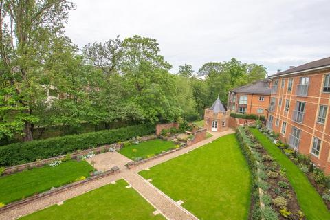 3 bedroom apartment to rent, Heworth Croft, York, YO31 7SN
