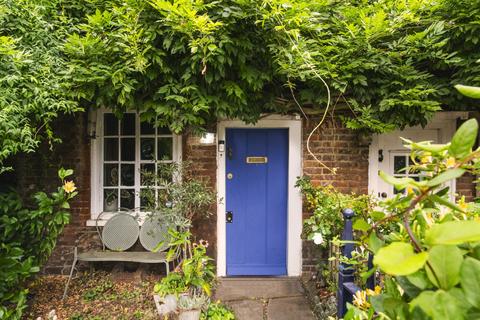 2 bedroom terraced house for sale, Christchurch Road, Parkside, East Sheen